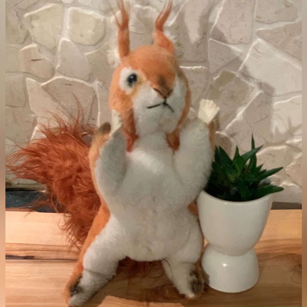 STEIFF |  Cozy Eich Stuffed Squirrel | No Button or Tag